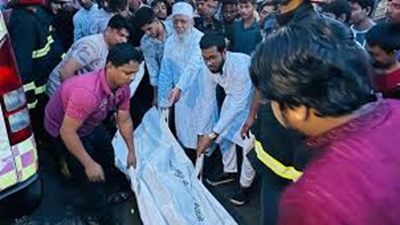 লোহাগাড়ায় ত্রিমুখী সড়ক দুর্ঘটনায় তিন মোটরসাইকেল আরোহীর করুণ মৃত্যু